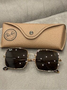 vintage 1971 Square Ray-Ban sunglasses brand new with case.